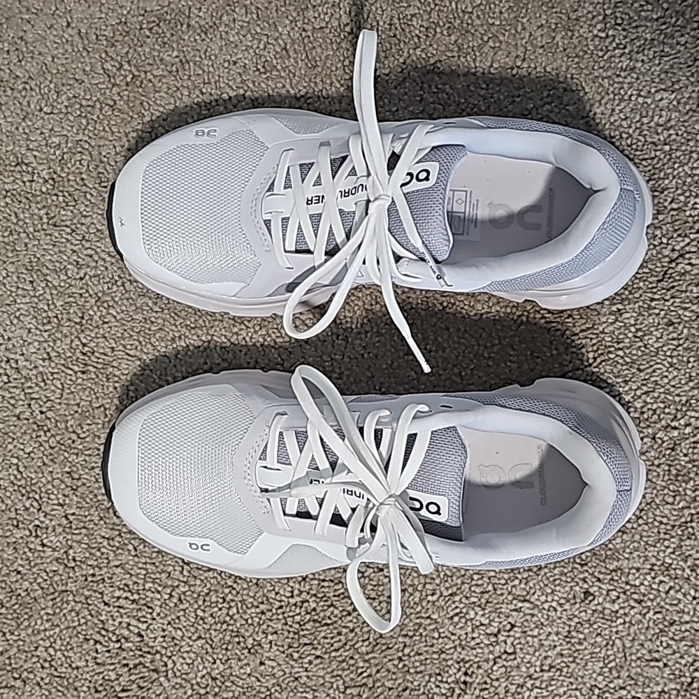 OC ON clouds runner size 6.5